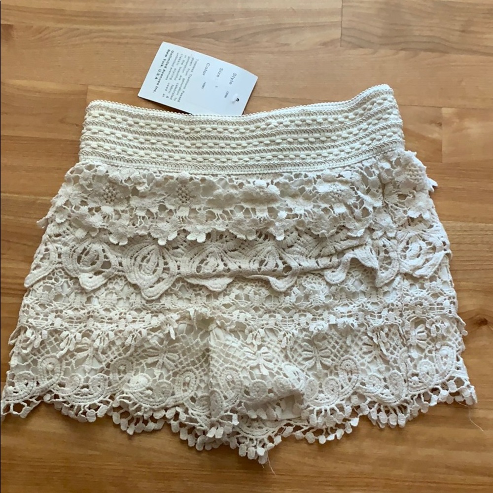 Lace knit shorts